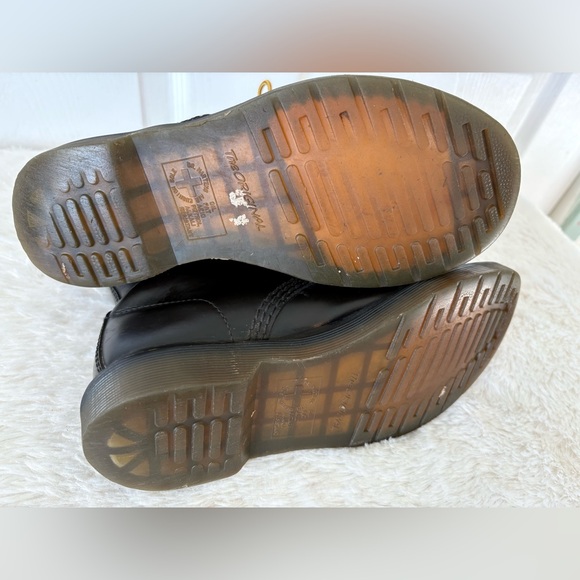 Black Leather Boots with Yellow Laces - Picture 6 of 10